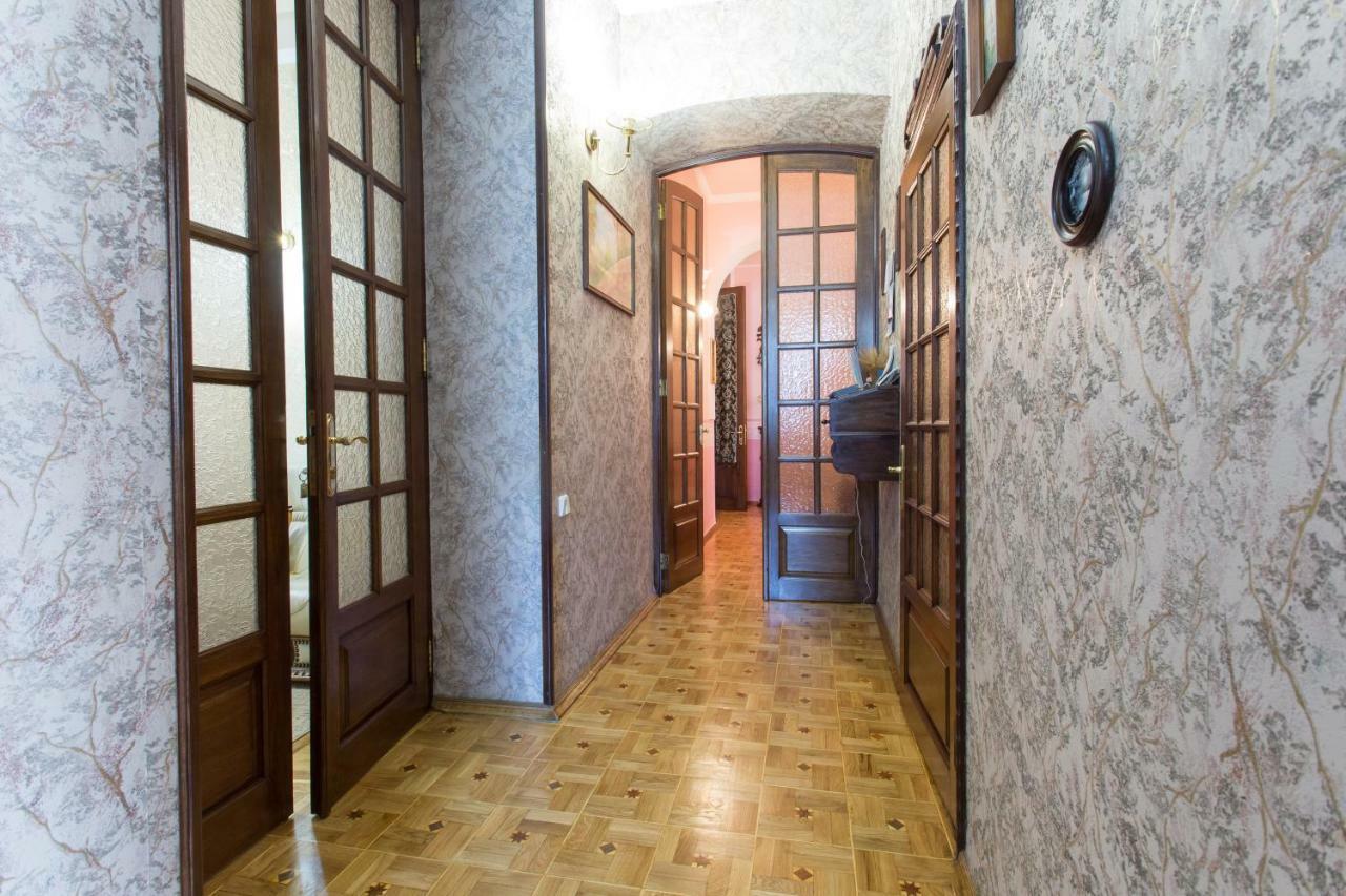Apartment In The Center Of Jarkov Exterior foto